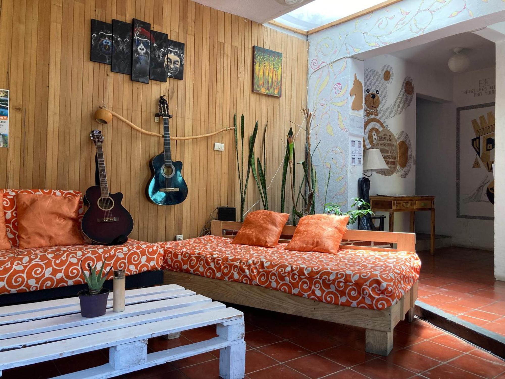 Хостел Casa Satoshi Сан-Кристобаль-де-Ла-Касас Экстерьер фото